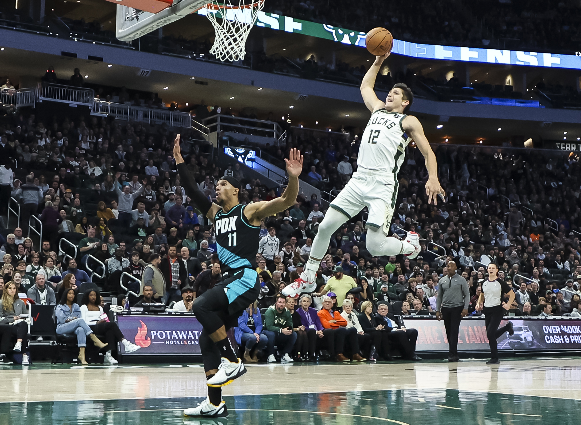 11月21日NBA比赛精彩瞬间_2022-2023赛季NBA常规赛 密尔沃基雄鹿队对波特兰开拓者队比赛结果_密尔沃基雄鹿队