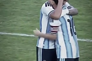 接过进攻大旗！网友晒视频：劳塔罗本场与梅球王互相传射👍